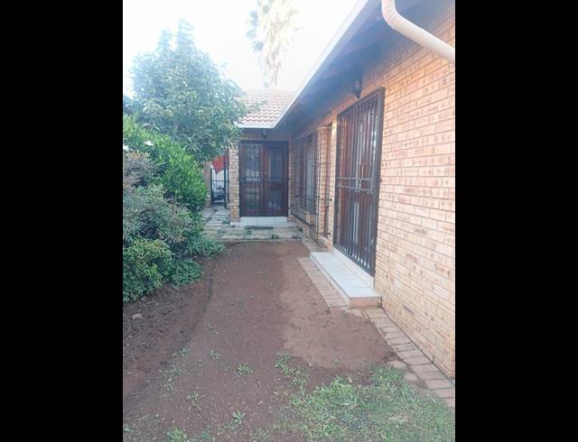 3 BEDROOM TOWNHOUSE FOR SALE IN GREENHILLS